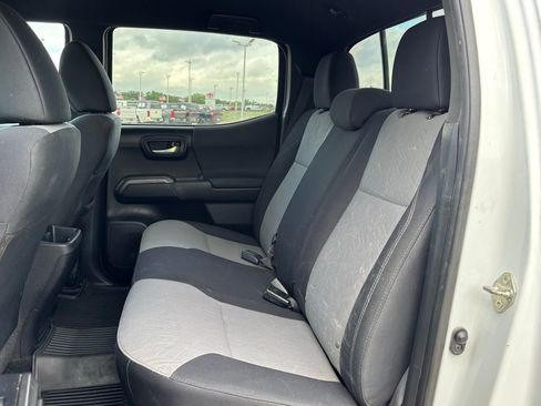 Used 2021 Toyota Tacoma TRD Off-Road AWD/4WD image 14