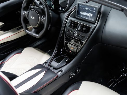 Used 2023 Aston Martin DBS Volante image 24