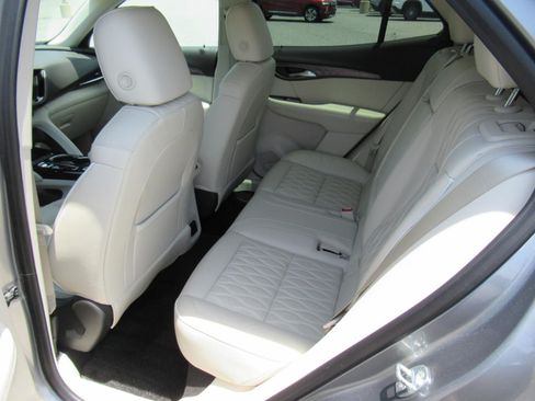 Used 2021 Buick Envision Avenir w/ Technology Package II FWD image 33