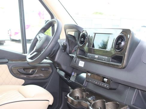 Used 2021 Mercedes-Benz Sprinter 3500 image 24