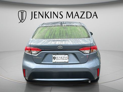 Used 2021 Toyota Corolla LE FWD image 5