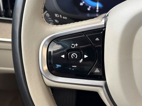 Used 2022 Volvo XC60 B5 Inscription w/ Advanced Package FWD image 27