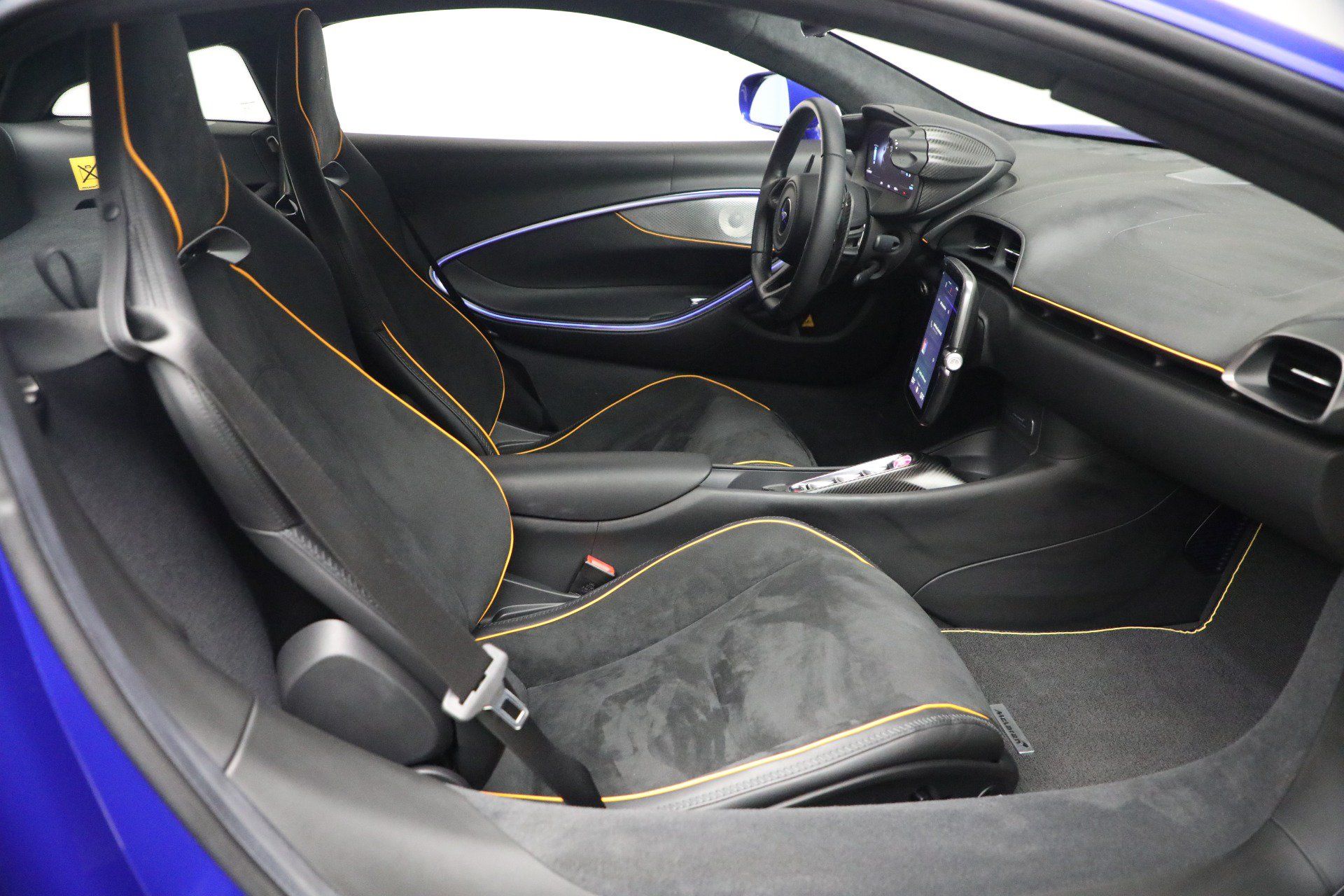 Used 2024 McLaren Artura RWD image 25