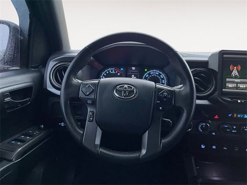 Used 2017 Toyota Tacoma TRD Sport image 12