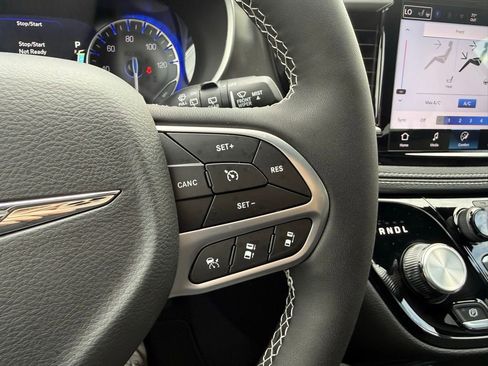 New 2026 Chrysler Pacifica Select image 18