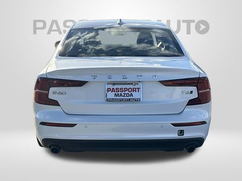 Used 2020 Volvo S60 T6 Momentum image 3