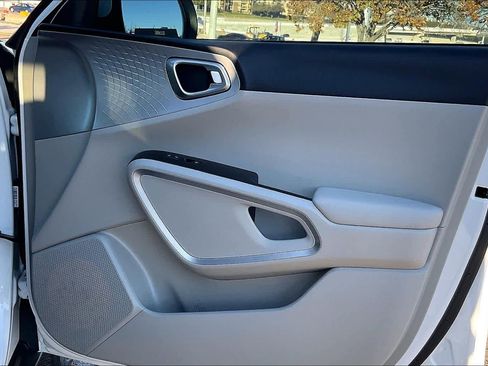 Certified 2024 Kia Soul LX image 28