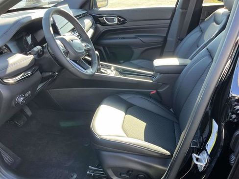 New 2026 Jeep Compass Latitude image 11