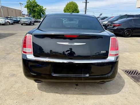 Used 2014 Chrysler 300 RWD image 6