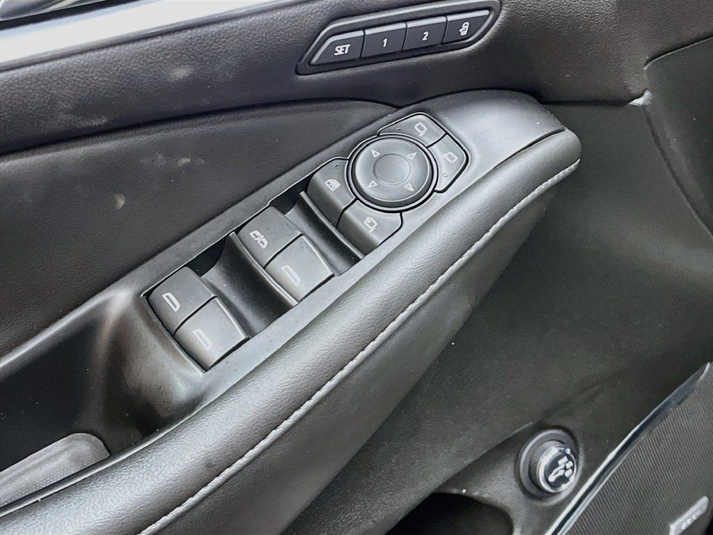 Used 2023 Buick Enclave Avenir w/ Avenir Technology Package AWD/4WD image 18