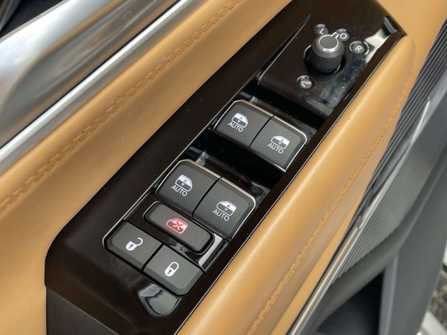 Used 2024 Jeep Grand Wagoneer Series III w/ Rear Seat Video Group 1 AWD/4WD image 19