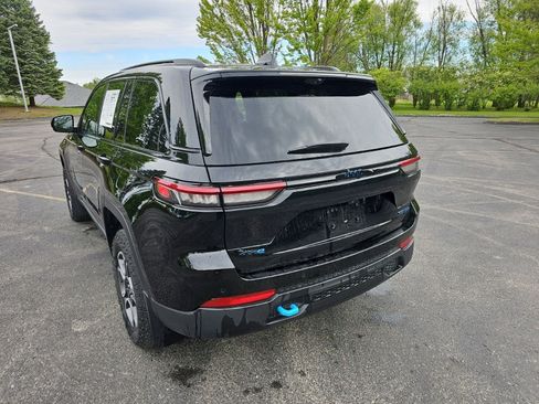 Used 2022 Jeep Grand Cherokee Trailhawk w/ Advanced Protech Group II AWD/4WD image 3