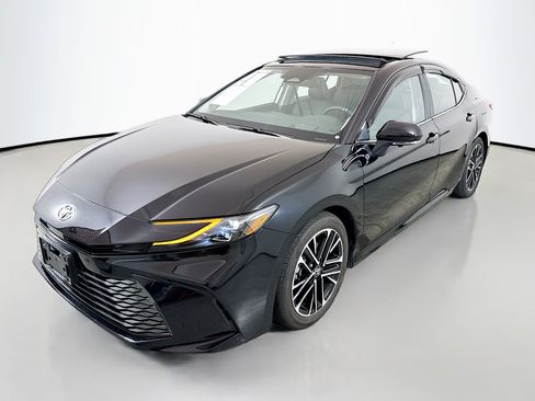 Used 2025 Toyota Camry XLE w/ Premium Plus Package image 3