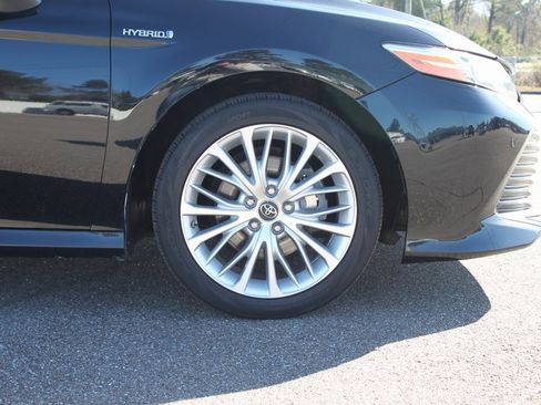 Used 2019 Toyota Camry XLE image 4