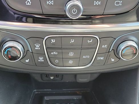 Certified 2023 Chevrolet Traverse LT AWD/4WD image 32