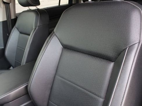 Used 2023 Volkswagen Atlas SE AWD/4WD image 5