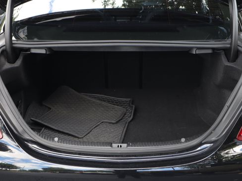 Used 2018 Mercedes-Benz C 300 Sedan image 31