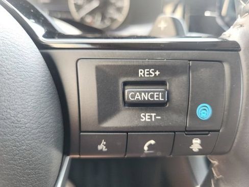 Used 2025 Nissan Pathfinder SL w/ Black Appearance Package AWD/4WD image 35