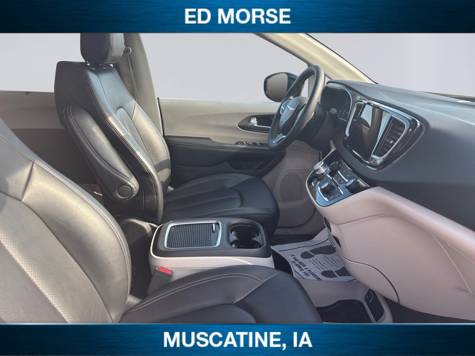 Used 2024 Chrysler Pacifica Touring-L FWD image 15