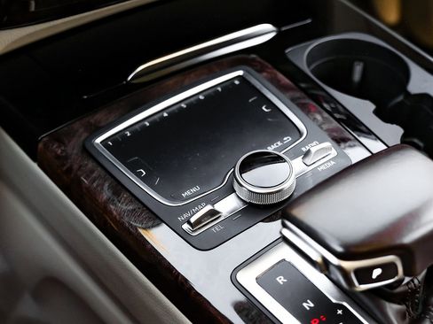 Used 2018 Audi Q7 3.0T Prestige image 30