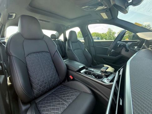 Used 2025 Audi S6 Premium Plus AWD/4WD image 32
