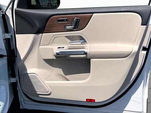 Used 2023 Mercedes-Benz GLB 250 image 22