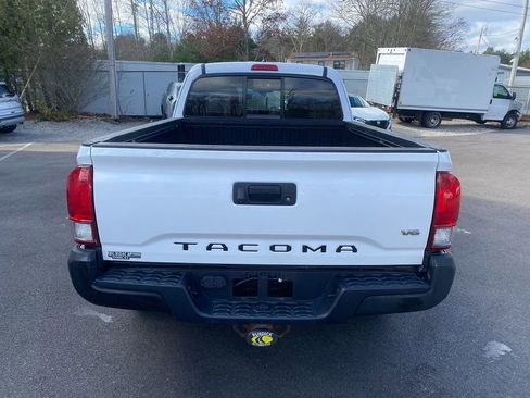 Used 2017 Toyota Tacoma TRD Off-Road image 6