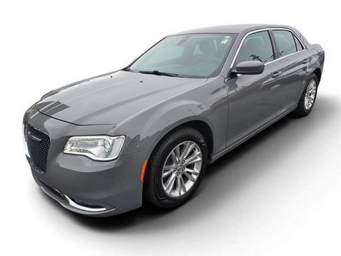 Used 2019 Chrysler 300 Touring w/ Driver Convenience Group RWD image 8