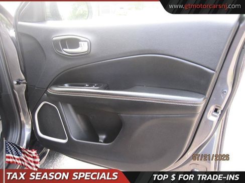 Used 2017 Jeep Compass Latitude w/ Popular Equipment Group AWD/4WD image 19