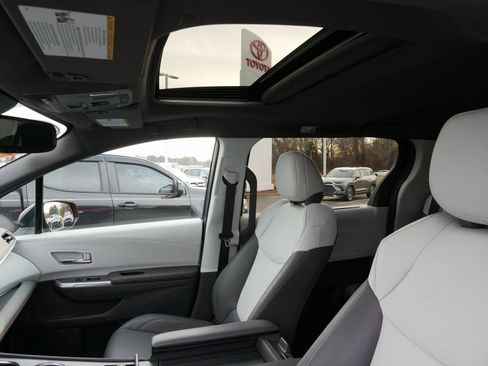Used 2023 Toyota Sienna XSE image 30