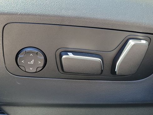 Used 2024 BMW 530i image 23