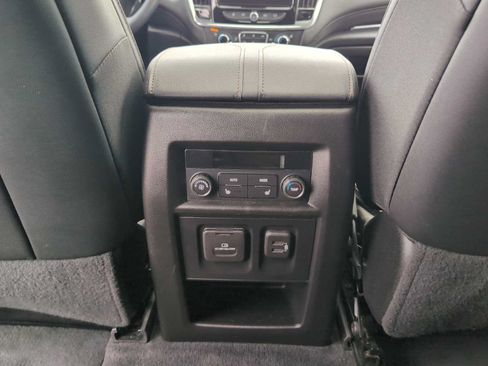 Used 2023 Chevrolet Traverse High Country FWD image 22