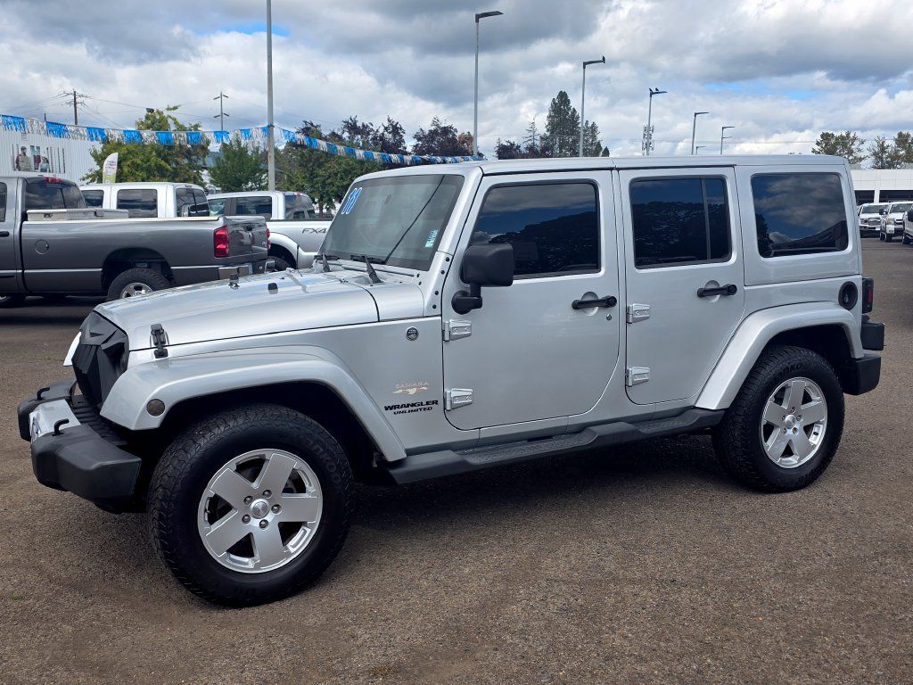 Used 2011 Jeep Wrangler Unlimited Sahara w/ Connectivity Group AWD/4WD image 30