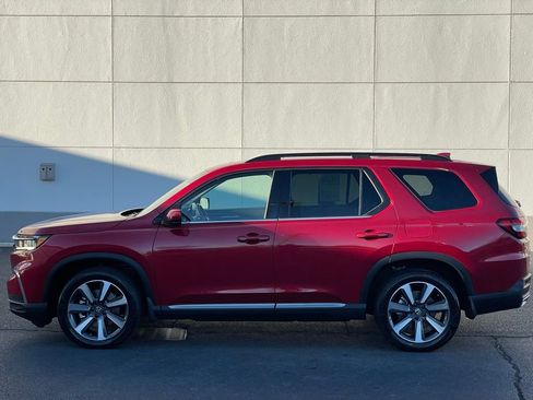 Used 2023 Honda Pilot Touring image 2