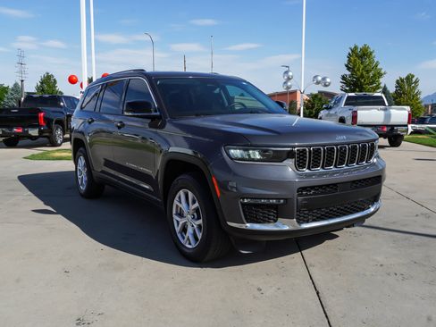Used 2022 Jeep Grand Cherokee L Limited w/ Luxury Tech Group II AWD/4WD image 2