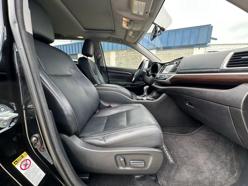Used 2015 Toyota Highlander Limited FWD image 17