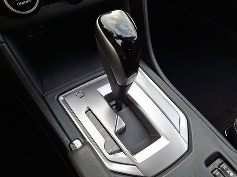 Used 2022 Subaru Crosstrek 2.0i Premium image 12