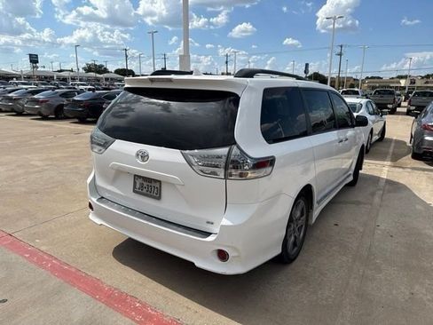 Used 2018 Toyota Sienna SE FWD image 8