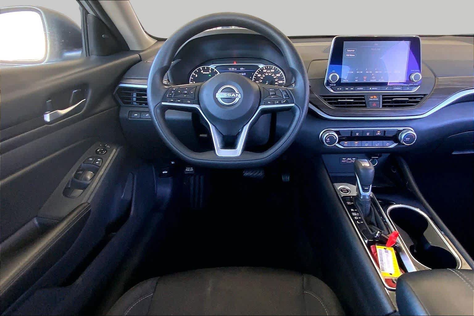 Used 2024 Nissan Altima 2.5 SV FWD image 6
