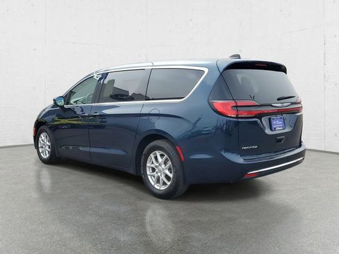 Used 2023 Chrysler Pacifica Touring-L FWD image 5