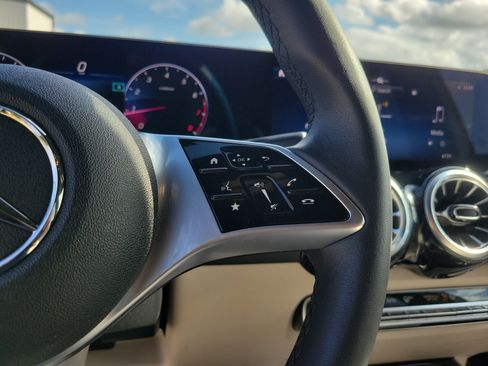 Certified 2025 Mercedes-Benz GLB 250 image 30