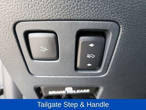 Used 2022 Ford F250 Lariat w/ Black Appearance Package image 23