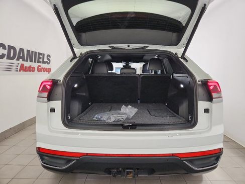 Certified 2025 Volkswagen Atlas Cross Sport SE image 34