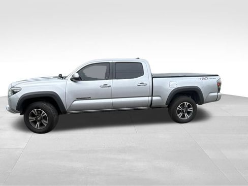Used 2018 Toyota Tacoma TRD Sport RWD image 4
