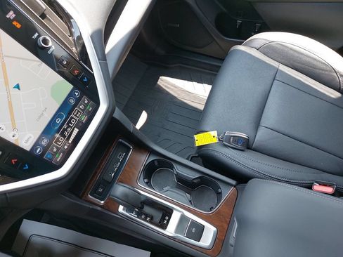 Used 2025 Subaru Ascent Touring AWD/4WD image 21