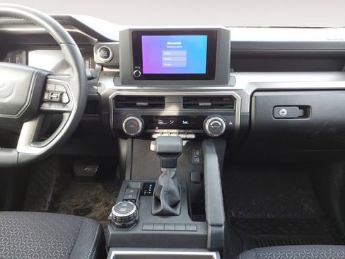 Used 2025 Toyota 4Runner SR5 AWD/4WD image 11