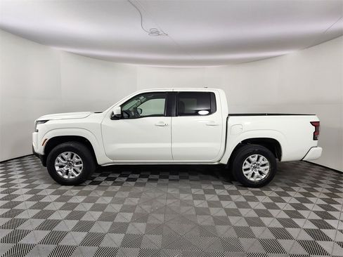 Used 2024 Nissan Frontier SV w/ SV Convenience Package image 2