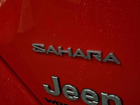 Used 2024 Jeep Wrangler Sahara image 29