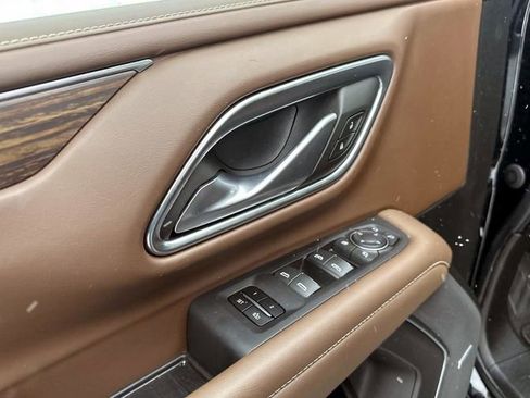 Used 2023 Chevrolet Suburban High Country image 19