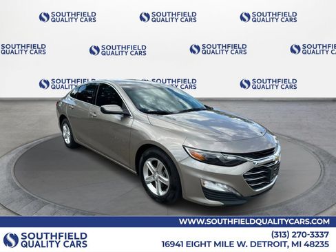 Used 2022 Chevrolet Malibu LT FWD image 1